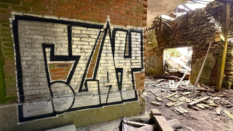 FOTOGALERIE: Urbex v bývalé šumavské papírně v Hamrech