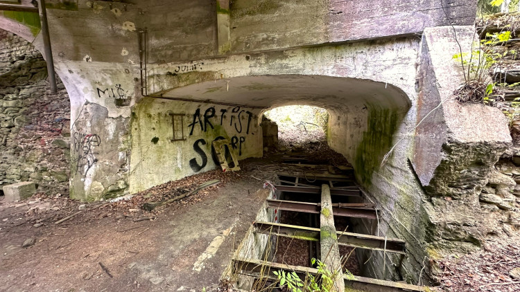 FOTOGALERIE: Urbex v bývalé šumavské papírně v Hamrech