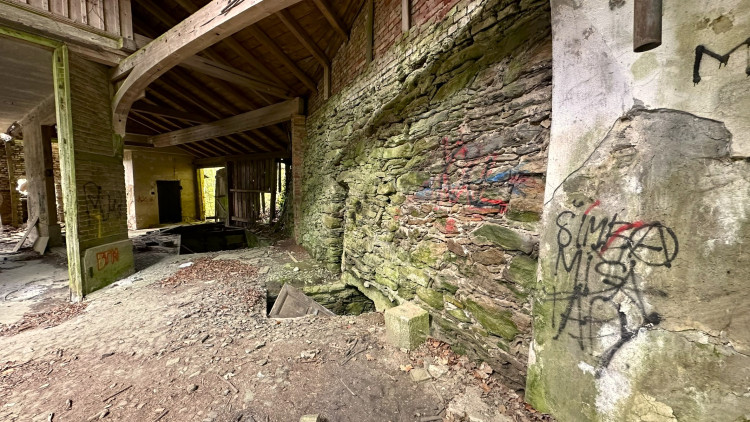 FOTOGALERIE: Urbex v bývalé šumavské papírně v Hamrech