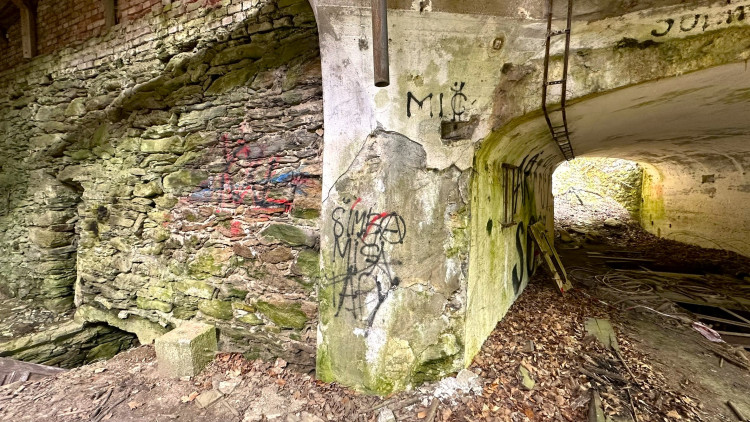 FOTOGALERIE: Urbex v bývalé šumavské papírně v Hamrech