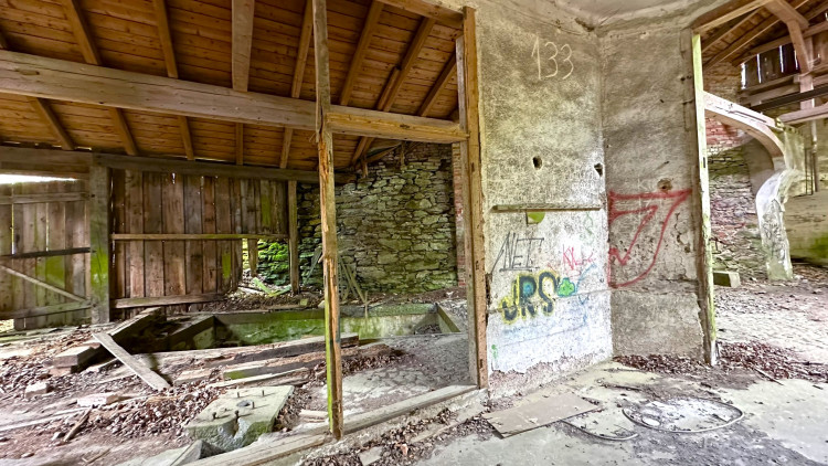 FOTOGALERIE: Urbex v bývalé šumavské papírně v Hamrech