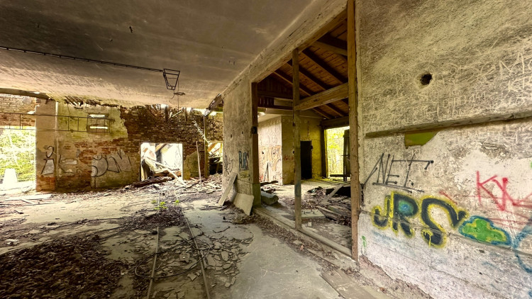 FOTOGALERIE: Urbex v bývalé šumavské papírně v Hamrech