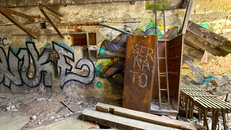 FOTOGALERIE: Urbex v bývalé šumavské papírně v Hamrech