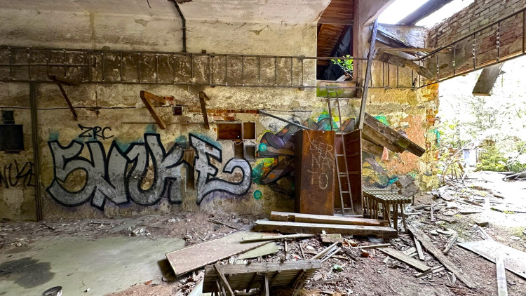 FOTOGALERIE: Urbex v bývalé šumavské papírně v Hamrech