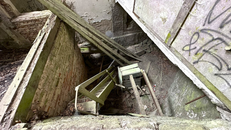 FOTOGALERIE: Urbex v bývalé šumavské papírně v Hamrech