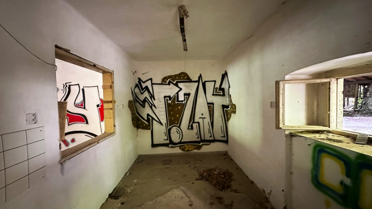 FOTOGALERIE: Urbex v bývalé šumavské papírně v Hamrech