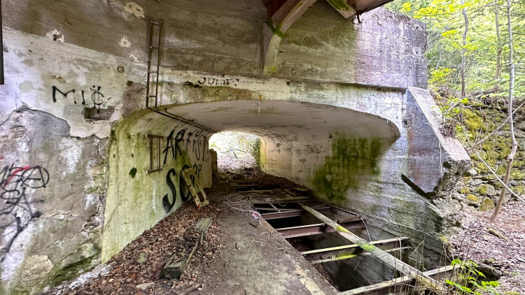 FOTOGALERIE: Urbex v bývalé šumavské papírně v Hamrech