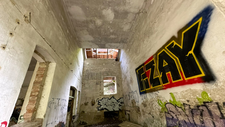 FOTOGALERIE: Urbex v bývalé šumavské papírně v Hamrech