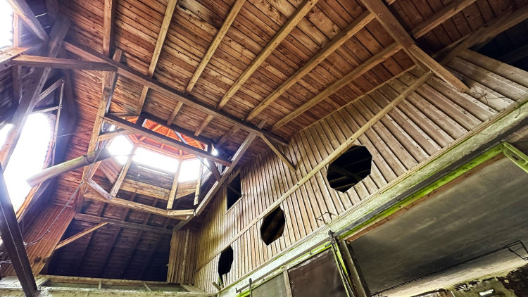 FOTOGALERIE: Urbex v bývalé šumavské papírně v Hamrech