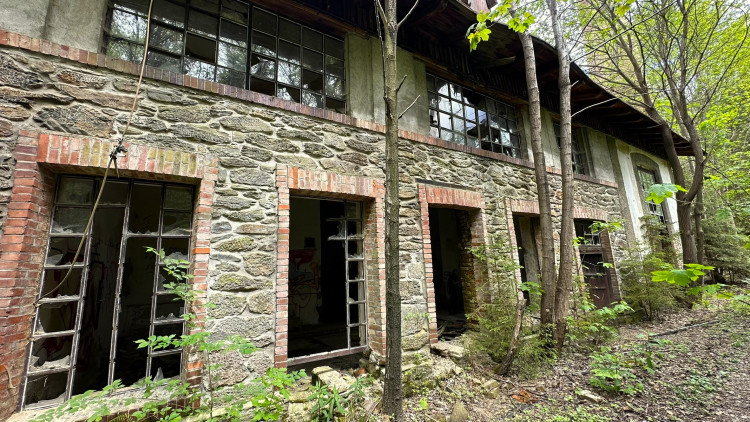 FOTOGALERIE: Urbex v bývalé šumavské papírně v Hamrech