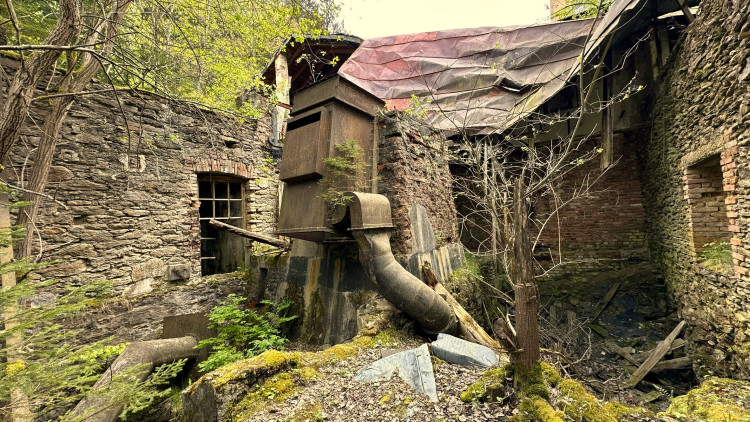 FOTOGALERIE: Urbex v bývalé šumavské papírně v Hamrech
