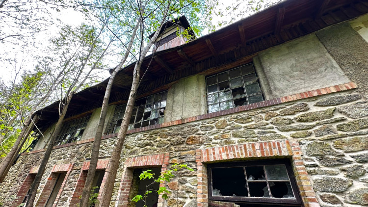 FOTOGALERIE: Urbex v bývalé šumavské papírně v Hamrech