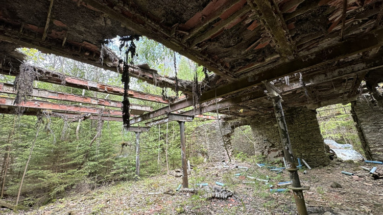 FOTOGALERIE: Urbex v bývalé šumavské papírně v Hamrech