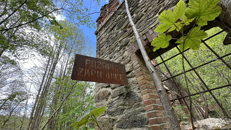 FOTOGALERIE: Urbex v bývalé šumavské papírně v Hamrech