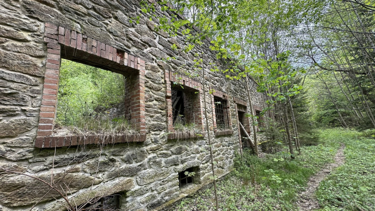 FOTOGALERIE: Urbex v bývalé šumavské papírně v Hamrech