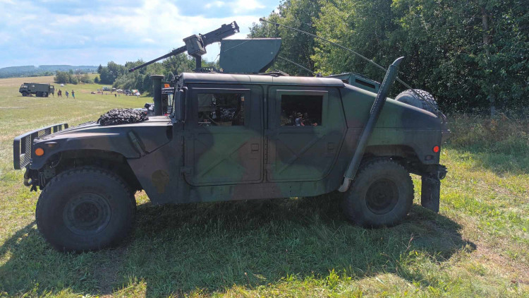 FOTOGALERIE: Bojová technika, jeepy, obrněnce, vozidla pěchoty, ale i tanky a letadla v Drahanech