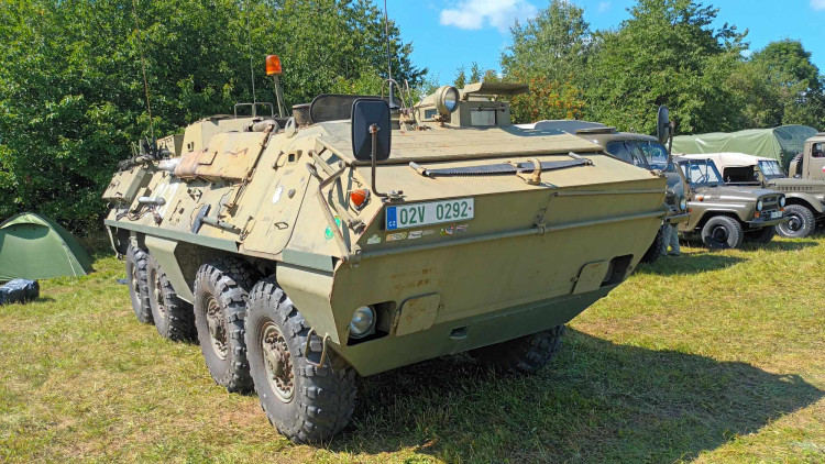FOTOGALERIE: Bojová technika, jeepy, obrněnce, vozidla pěchoty, ale i tanky a letadla v Drahanech
