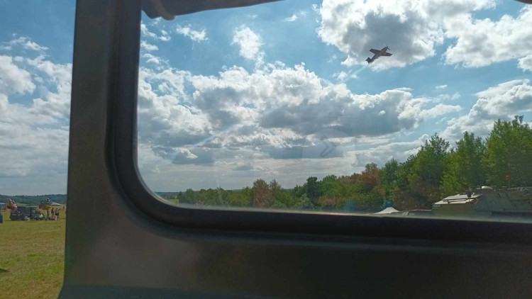 FOTOGALERIE: Bojová technika, jeepy, obrněnce, vozidla pěchoty, ale i tanky a letadla v Drahanech