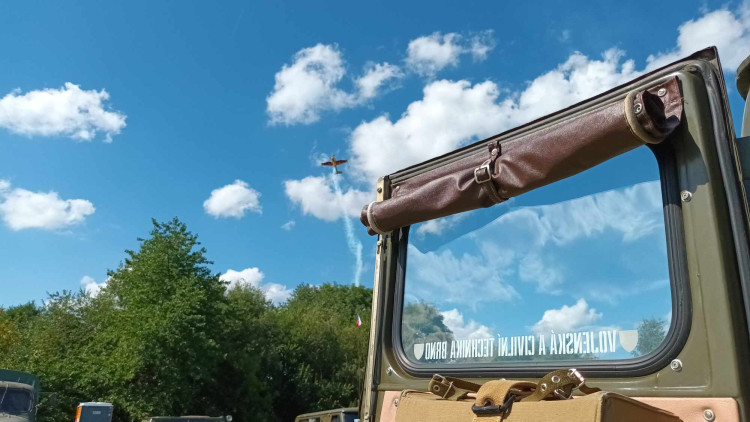 FOTOGALERIE: Bojová technika, jeepy, obrněnce, vozidla pěchoty, ale i tanky a letadla v Drahanech