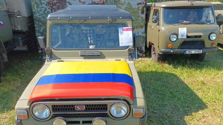 FOTOGALERIE: Bojová technika, jeepy, obrněnce, vozidla pěchoty, ale i tanky a letadla v Drahanech