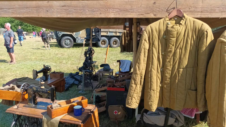 FOTOGALERIE: Bojová technika, jeepy, obrněnce, vozidla pěchoty, ale i tanky a letadla v Drahanech