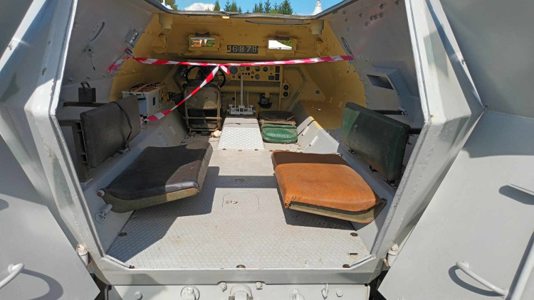 FOTOGALERIE: Bojová technika, jeepy, obrněnce, vozidla pěchoty, ale i tanky a letadla v Drahanech