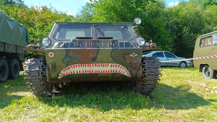 FOTOGALERIE: Bojová technika, jeepy, obrněnce, vozidla pěchoty, ale i tanky a letadla v Drahanech