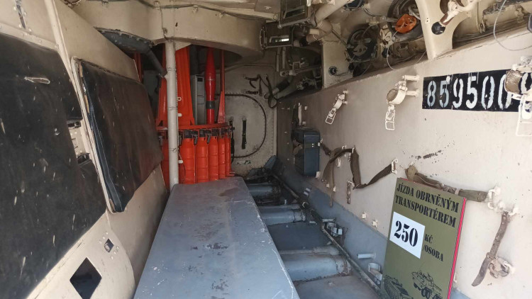 FOTOGALERIE: Bojová technika, jeepy, obrněnce, vozidla pěchoty, ale i tanky a letadla v Drahanech