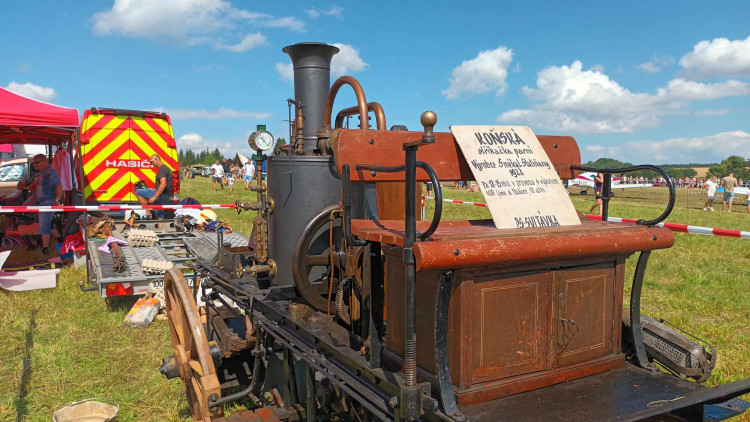 FOTOGALERIE: Bojová technika, jeepy, obrněnce, vozidla pěchoty, ale i tanky a letadla v Drahanech