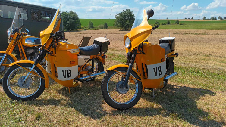 FOTOGALERIE: Bojová technika, jeepy, obrněnce, vozidla pěchoty, ale i tanky a letadla v Drahanech