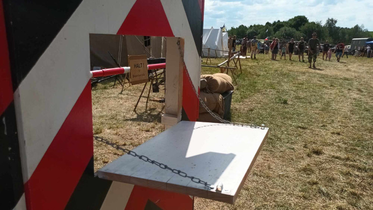 FOTOGALERIE: Bojová technika, jeepy, obrněnce, vozidla pěchoty, ale i tanky a letadla v Drahanech