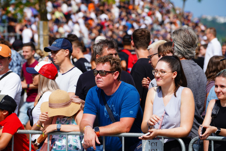 FOTOGALERIE: Karlín přivítal ikonickou formuli 1 a další motosportové vozy