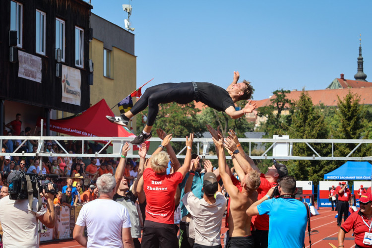 FOTOGALERIE: Skvělé výkony i atmosféra. Stovky hasičů poměřili síly na prestižní akci v Olomouci