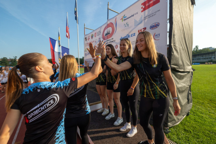 FOTOGALERIE: Skvělé výkony i atmosféra. Stovky hasičů poměřili síly na prestižní akci v Olomouci