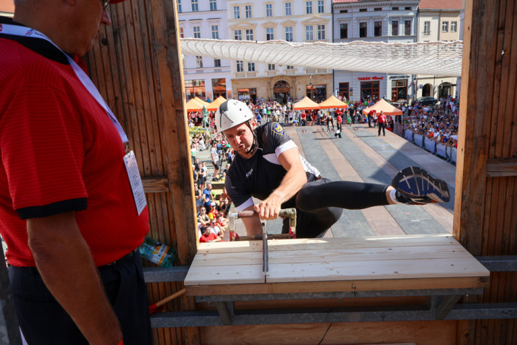 FOTOGALERIE: Skvělé výkony i atmosféra. Stovky hasičů poměřili síly na prestižní akci v Olomouci
