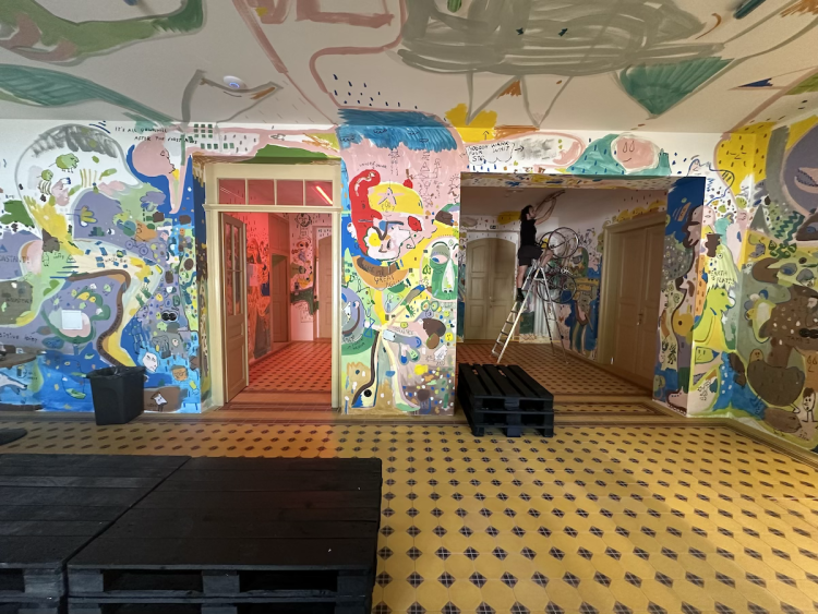 FOTOGALERIE: Půjčovna kol i galerie. Podívejte se, jak vypadá nádraží Bubeneč po rekonstrukci