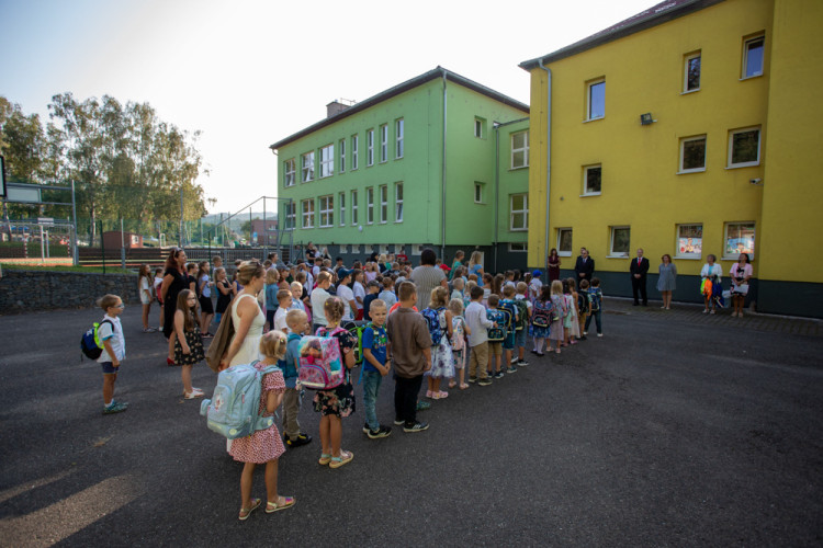 FOTOGALERIE: Ke slavnostnímu vítání prvňáčků v Hlubočkách se připojila i firma Honeywell