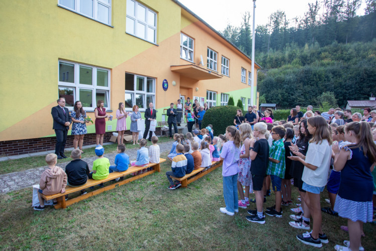 FOTOGALERIE: Ke slavnostnímu vítání prvňáčků v Hlubočkách se připojila i firma Honeywell