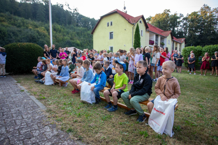 FOTOGALERIE: Ke slavnostnímu vítání prvňáčků v Hlubočkách se připojila i firma Honeywell