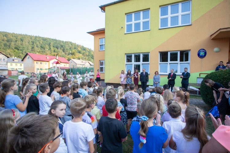 FOTOGALERIE: Ke slavnostnímu vítání prvňáčků v Hlubočkách se připojila i firma Honeywell