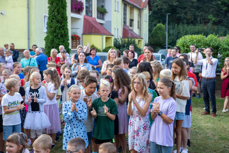 FOTOGALERIE: Ke slavnostnímu vítání prvňáčků v Hlubočkách se připojila i firma Honeywell