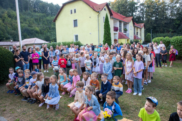 FOTOGALERIE: Ke slavnostnímu vítání prvňáčků v Hlubočkách se připojila i firma Honeywell