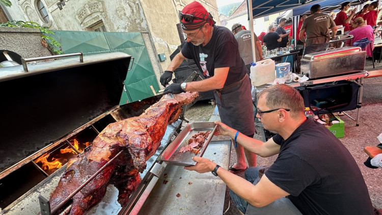 FOTOGALERIE: Mistrovství Šumavy v opékání prasat