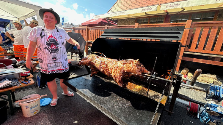 FOTOGALERIE: Mistrovství Šumavy v opékání prasat