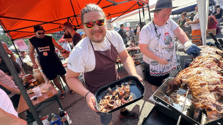 FOTOGALERIE: Mistrovství Šumavy v opékání prasat