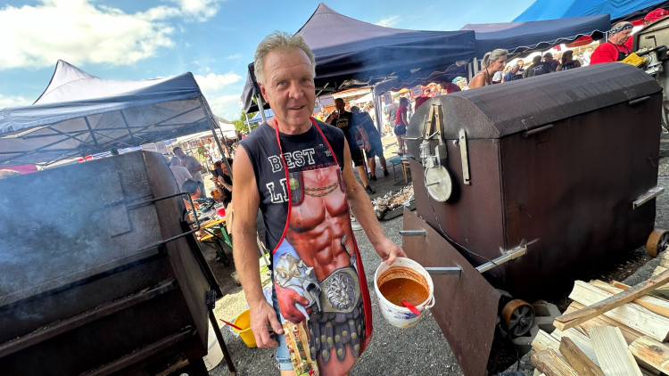 FOTOGALERIE: Mistrovství Šumavy v opékání prasat