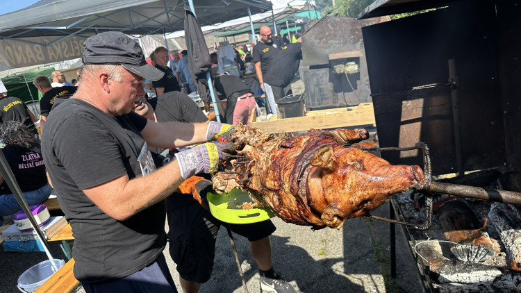 FOTOGALERIE: Mistrovství Šumavy v opékání prasat