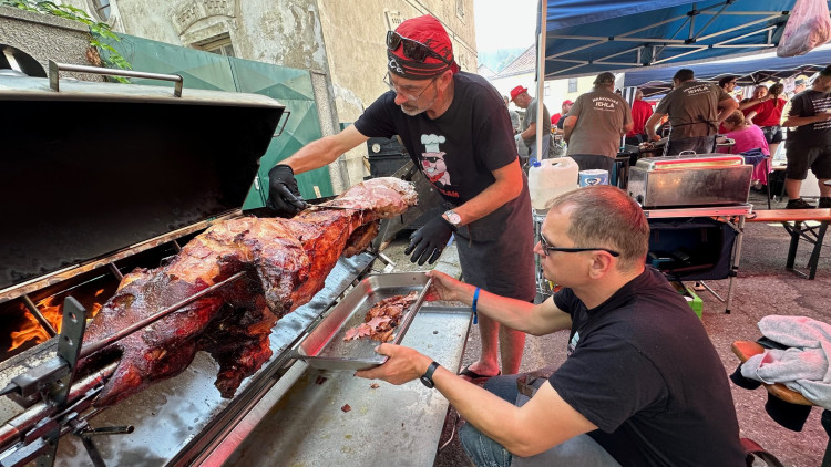 FOTOGALERIE: Mistrovství Šumavy v opékání prasat