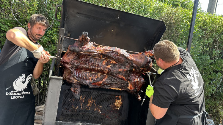 FOTOGALERIE: Mistrovství Šumavy v opékání prasat