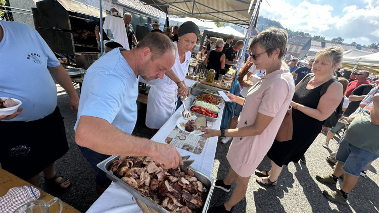 FOTOGALERIE: Mistrovství Šumavy v opékání prasat